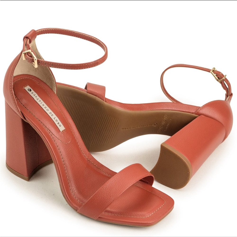 Women's Caramel Leather Single strap Block Heels Sandals size 5 new in box